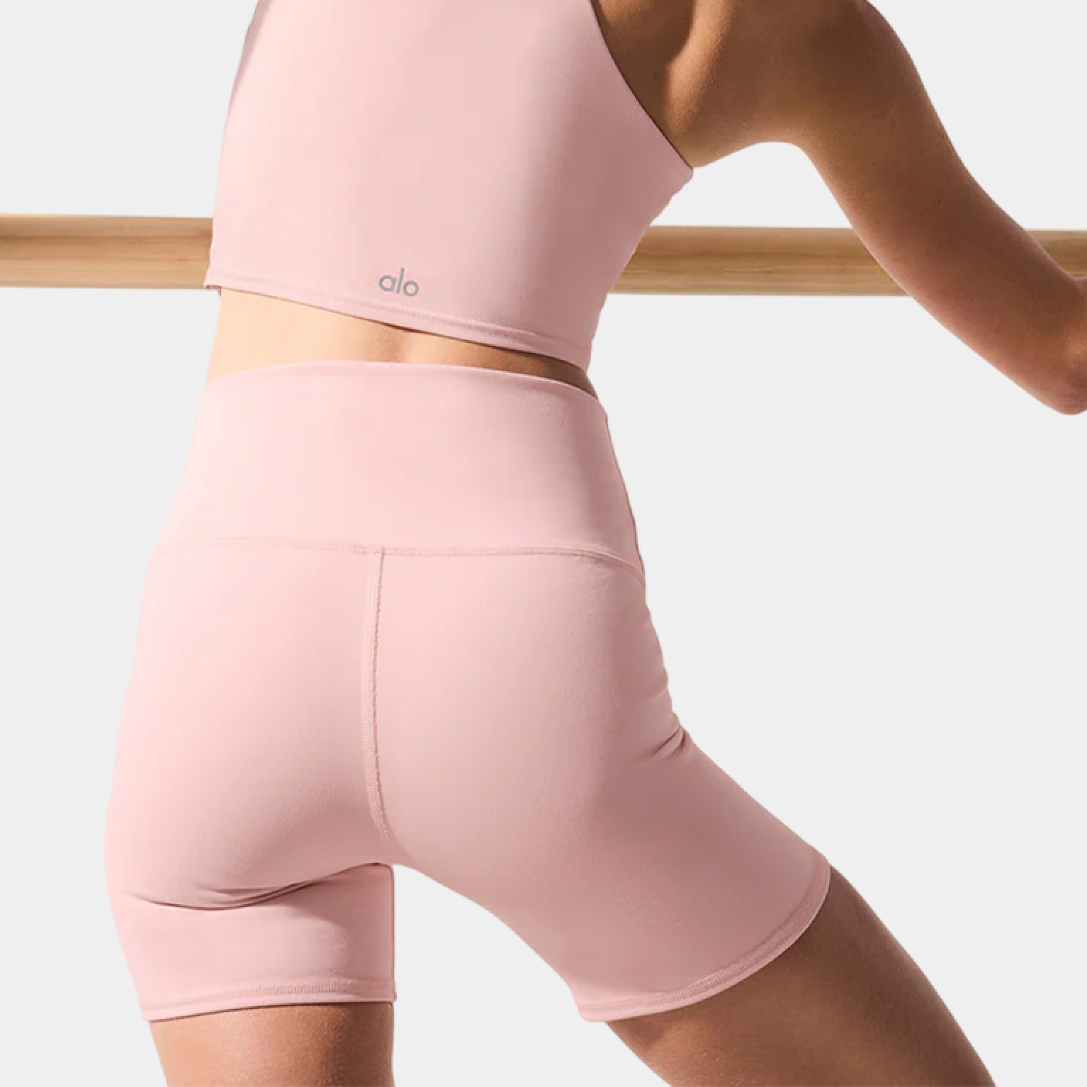 Шорты Alo Yoga 5' Airbrush High-Waist Biker Short Pink