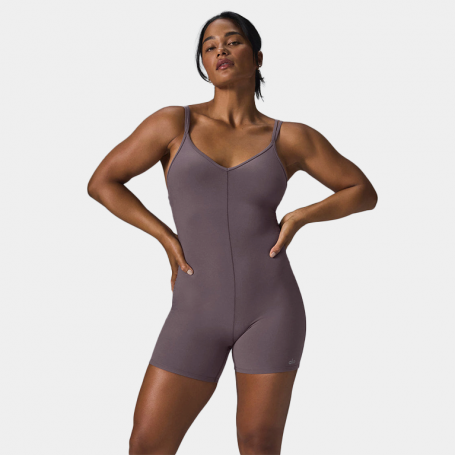 Комбинезон Alo Yoga Alosoft Suns Out Onesie Raisinette